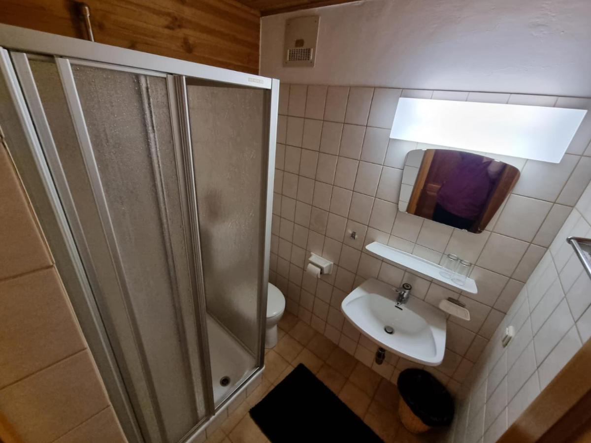 Gasthof Kirchenwirt Gnesau Eksteriør billede